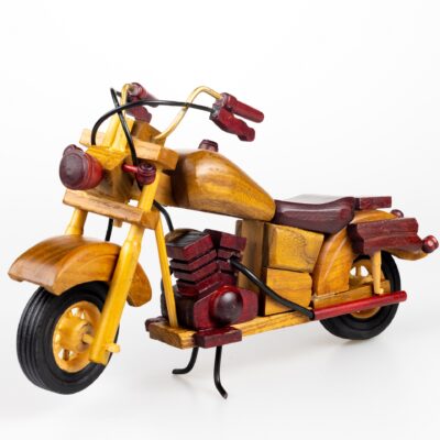 Motocicleta din lemn